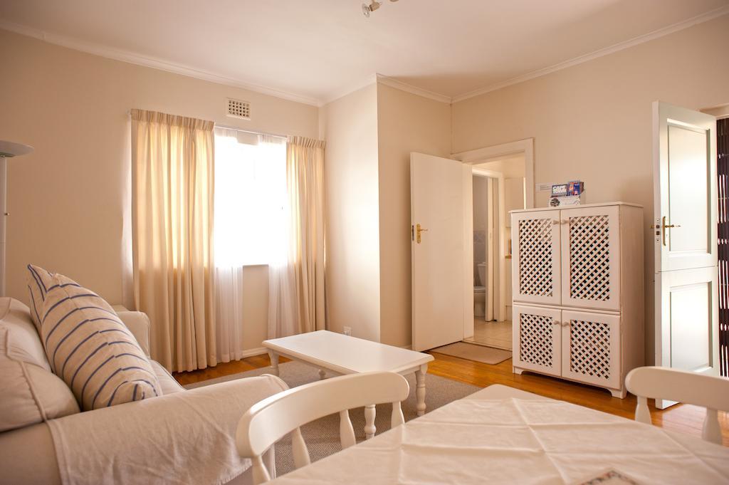 Squirrels Way Cottages Le Cap Chambre photo